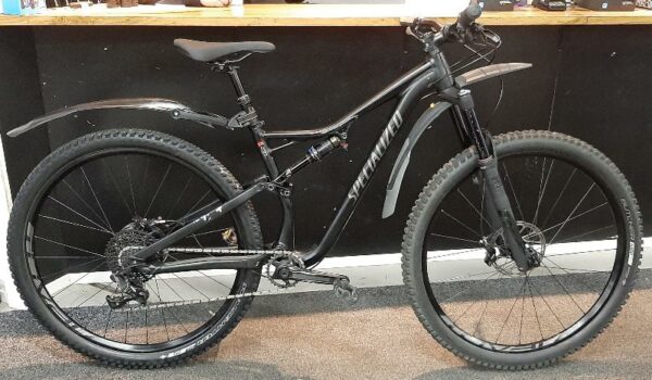 Kaytettypyora_29__Specialized_Stumpjumper_Fsr_Alloy__M___Musta